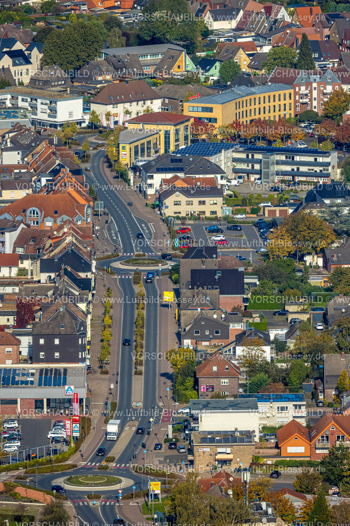 Selm241011454 | Luftbild, Kreisstraße Bundesstraße B236 und Kreisverkehre, Einkaufszentrum und Wohngebiet zwischen Alte Zechenbahn und Botzlarstraße, Hassel, Selm, Münsterland, Nordrhein-Westfalen, Deutschland