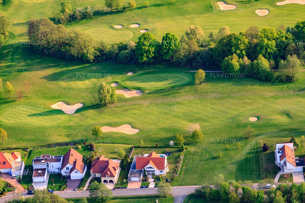 Luftbild: Teiche und Greens am Golfclub Soufflenheim Baden-Baden in Soufflenheim im Bundesland Bas-Rhin in Frankreich. – Foto: IMG_39491.jpg vom 14.04.2011 durch Werner Riehm/FLY-FOTO.de – Auflösung des Originals: 4752 x 3168 px