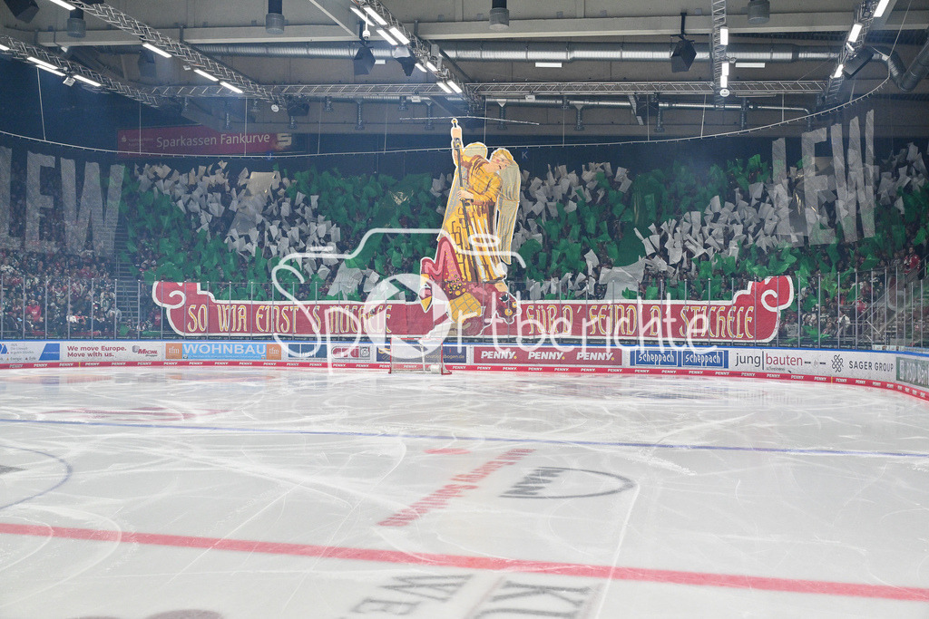 Augsburger Panther - Kölner Haie | Die Fans der Augsburger Panther haben eine Choreo vorbereitet / Ultras / Fans / Zuschauer / Symbolbild / Choreographie / DEL: Augsburger Panther - Kölner Haie, Curt Frenzel Stadion am 29.09.2024