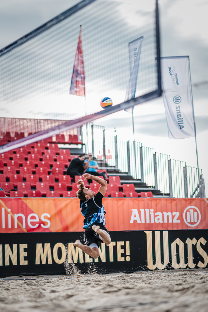 Sportart | Geschlecht | Saison 2022/2023 | Liga | Team1 vs. Team2 | TT.MM.JJJJ | Luis Kubo rettet den Ball