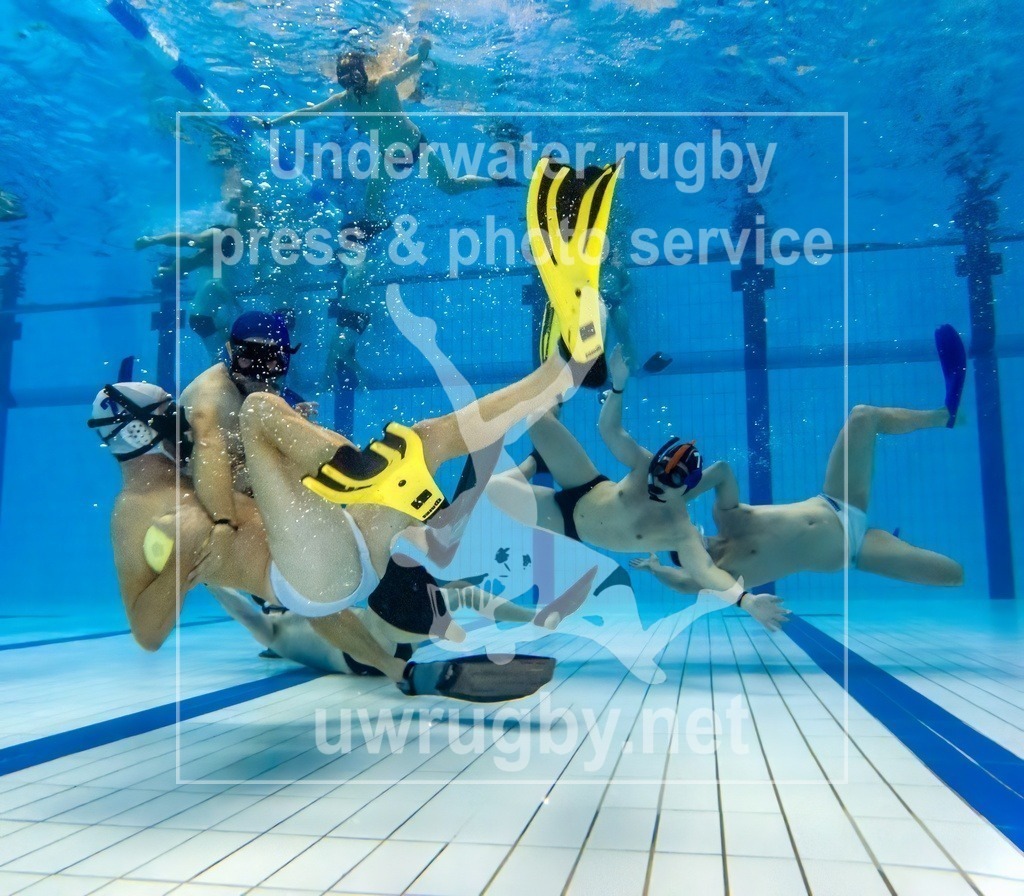 Traingsbilder des Tauchclub Bamberg e.v. im Hallenbad Bamberg | Trainingsimpressionen vom Training am 21. November 2022 im Bambados Bamberg, während des regulären Unterwasserrugby Trainings des Tauchclub Bamberg e.V. - Realisiert mit Pictrs.com