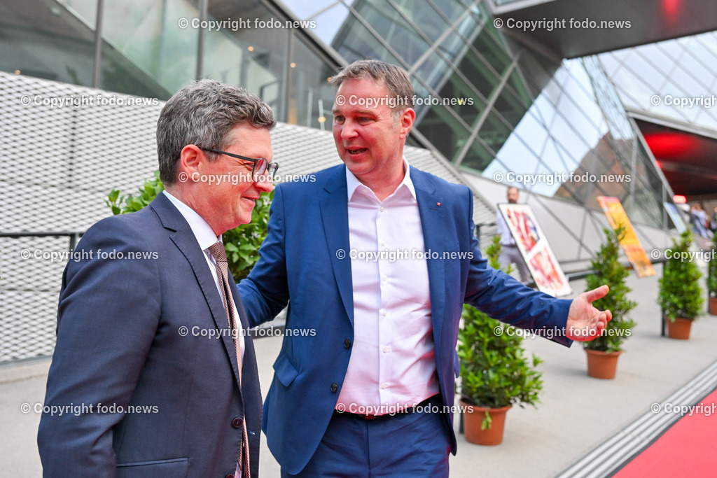 Bund Sozialdemokratischer AkademikerInnen Oberoesterreich_ rote Nacht 2023_ 06.07.2023-7 | 06.07.2023, Schloss Linz, AUT, Bund Sozialdemokratischer AkademikerInnen Oberoesterreich, rote Nacht 2023, im Bild LR Michael Lindner (SP), Andreas Babler (SP, Bundesparteivorsitzender)