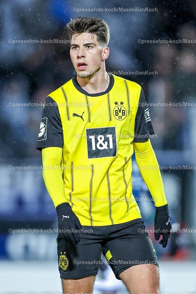 BVBII26012502122 | 26.01.2025, Fußball, 3.Liga, Borussia Dortmund II - Arminia Bielefeld, Stadion Rote Erde, Saison 2024 2025: Franz Roggow (BVBII #8)DFB regulations prohibit any use of photographs as image sequences and or quasi-video.