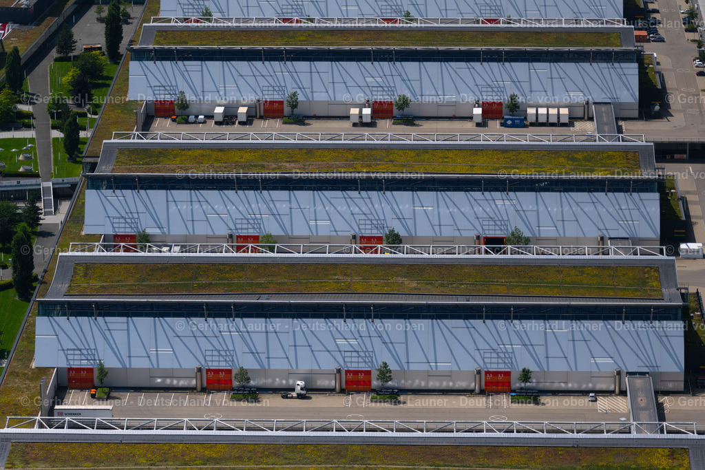 4046344 | LEINFELDEN-ECHTERDINGEN 19.07.2021 Ausstellungsgelände und Messehallen der Messe in Stuttgart im Bundesland Baden-Württemberg, Deutschland. Weiterführende Informationen bei: Donges SteelTec GmbH,  Haslinger Stahlbau GmbH,  Landesmesse Stuttgart GmbH,  Mayr|Ludescher|Partner Beratende Ingenieure PartGmbB,  PERR Stahlbau Betriebs GmbH,  Stahlbau Behrens GmbH &amp; Co. KG,  wulf architekten gmbh. // exhibition grounds and exhibition halls of the Messe in Stuttgart in the state Baden-Wurttemberg, Germany. Further information at: Donges SteelTec GmbH,  Haslinger Stahlbau GmbH,  Landesmesse Stuttgart GmbH,  Mayr|Ludescher|Partner Beratende Ingenieure PartGmbB,  PERR Stahlbau Betriebs GmbH,  Stahlbau Behrens GmbH &amp; Co. KG,  wulf architekten gmbh. Foto: Gerhard Launer