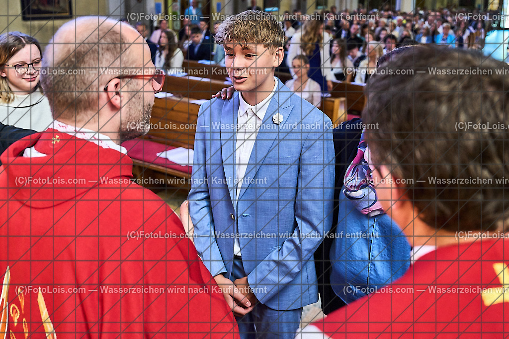 ALP0987_PfarrFirmung Wieselburg_Firmvorgang | (C)FotoLois.com, Alois Spandl, Firmung in der Pfarrkirche Wieselburg mit Generalvikar Dr. Christoph Weiss, Dechant Pfarrer Daniel Kostrzycki und Monignore Franz Dammerer, Sa 15. Juni 2024.