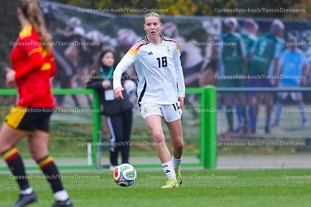 xYDRx26112501075 | 26.11.2025, xydrx, Fußball, Länderspiel, EM-Qualifikation U19-Frauen, Belgien - Deutschland, Sportschule Wedau: Mia-Lena Maas (GER #18)