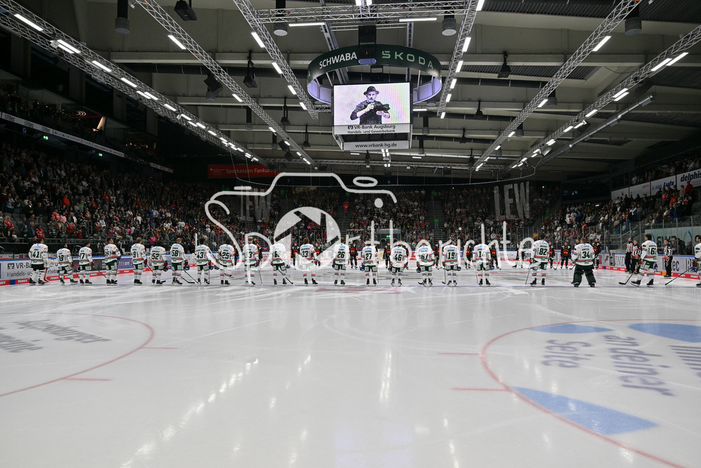 Augsburger Panther - Moser Medical Graz99ers | Dei Augsburger Panther gedenken dem verstorbenen  und langjährigem Teamfotografen Thorsten FRANZISI / Testspiel: Augsburger Panther - Moser Medical Graz99ers; Curt Frenzel Stadion am 31.08.2025