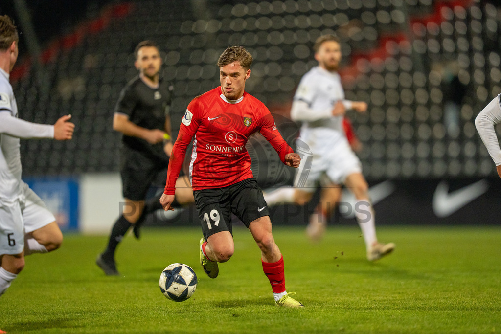 SG Sonnenhof Grossaspach vs. TSV Steinbach Haiger, Fussball, Regionalliga Suedwest, 25. Spieltag, 20.03.2026 | Mike Huras (SG Sonnenhof Großaspach, #19),SG Sonnenhof Grossaspach vs. TSV Steinbach Haiger, Fussball, Regionalliga Suedwest, 25. Spieltag, 20.03.2026Foto: photosbyphips/Philip Ziegler
