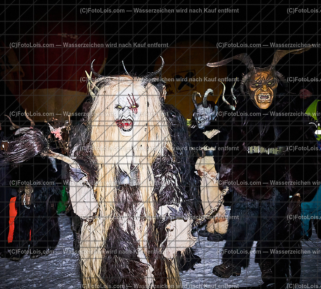 _ALP8372_NACHTderBALLONE_Lackenhof_Gaminger Oetscherteufel | ... mit dem Ballonsportclub Ötscherland aus Wieselburg, der Bergrettung Lackenhof mit einer Schauübung, der Perchtengruppe 'Gaminger Ötscherteufeln' und dem Musikverein Lackenhof, die Ballonfahrer spendeten ihre Gage in diesem Jahr dem schwer verunglückten Gerald Bernreiter alias 'KLEX' der erst nach der ReHa und einem Umbau seines Hauses in Lackenhof frühestens im Mai 2026 wieder nach Hause kommen kann, So 28. Dezember 2025.