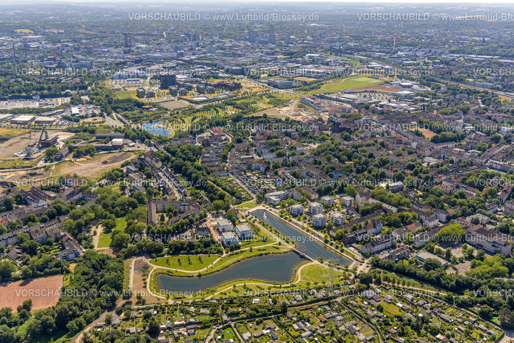 Essen230702874 | Luftbild, Niederfeldsee mit Uferpromenade, thyssenkrupp Auartier und Krupp-Park mit Kruppsee im Hintergrund, Altendorf, Essen, Ruhrgebiet, Nordrhein-Westfalen, Deutschland