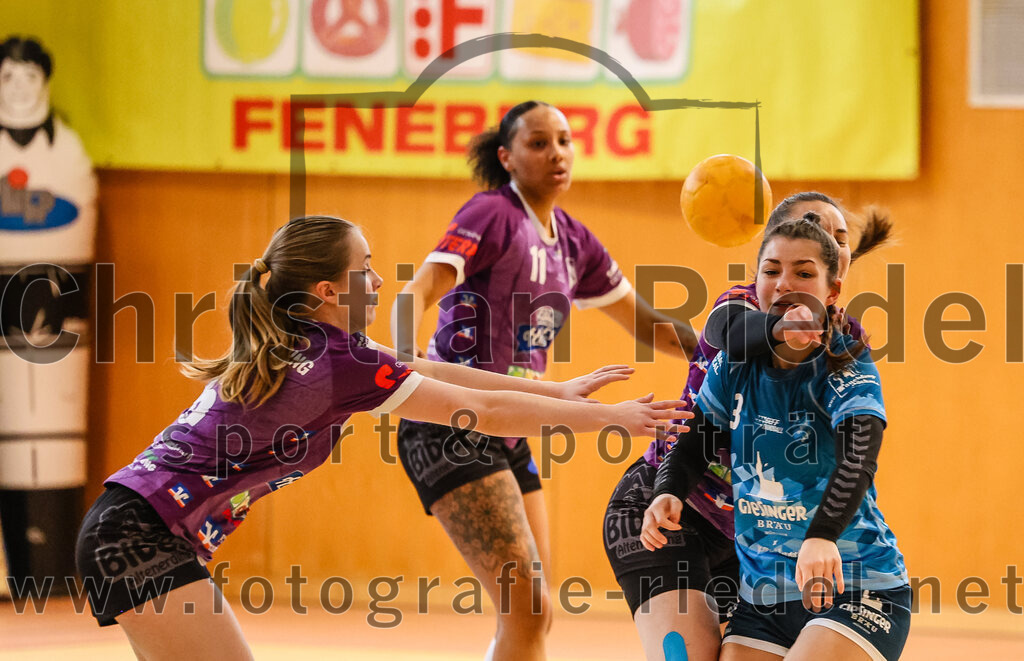 2024-03-09_064_SpVgg_Altenerding_gegen_Eintracht_Dachau-Karlsfeld | Erding, Deutschland, 09.03.2024:
Handball, Bezirksoberliga Frauen Altbayern 2023 / 2024, 17. Spieltag, SpVgg Altenerding gegen Eintracht Dachau-Karlsfeld, Endergebnis: 26:25

Marlene Mittermeier (SpVgg Altenerding, #6), Irina Wutz (TSV Eintracht Karlsfeld, #3)

Foto: Christian Riedel / fotografie-riedel.net