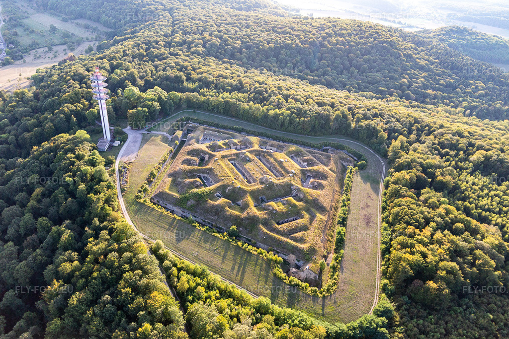 Vue aérienne: Fragments de la fortification de la citadelle 
