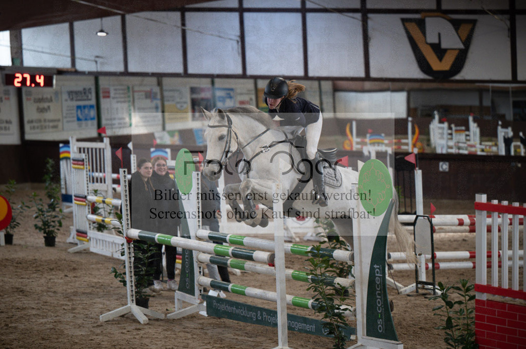 Hallenreittunier Voxtrup 2023 | Entdecke hochwertige Reitturnierfotos von Foto Oger. Professionell, emotional und authentisch – jetzt Lieblingsmomente im Shop bestellen. - Realisiert mit Pictrs.com