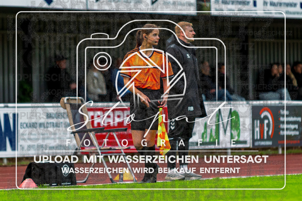 Bezirksliga Herren LG - TV Jahn Schneverdingen II vs. Buchholzer FC | Lina-Talea Renner (Schiedsrichterassistentin); Bezirksliga Herren LG - TV Jahn Schneverdingen II vs. Buchholzer FC am 15.05.26 in Osterwald-Stadion, Schneverdingen - Realisiert mit Pictrs.com