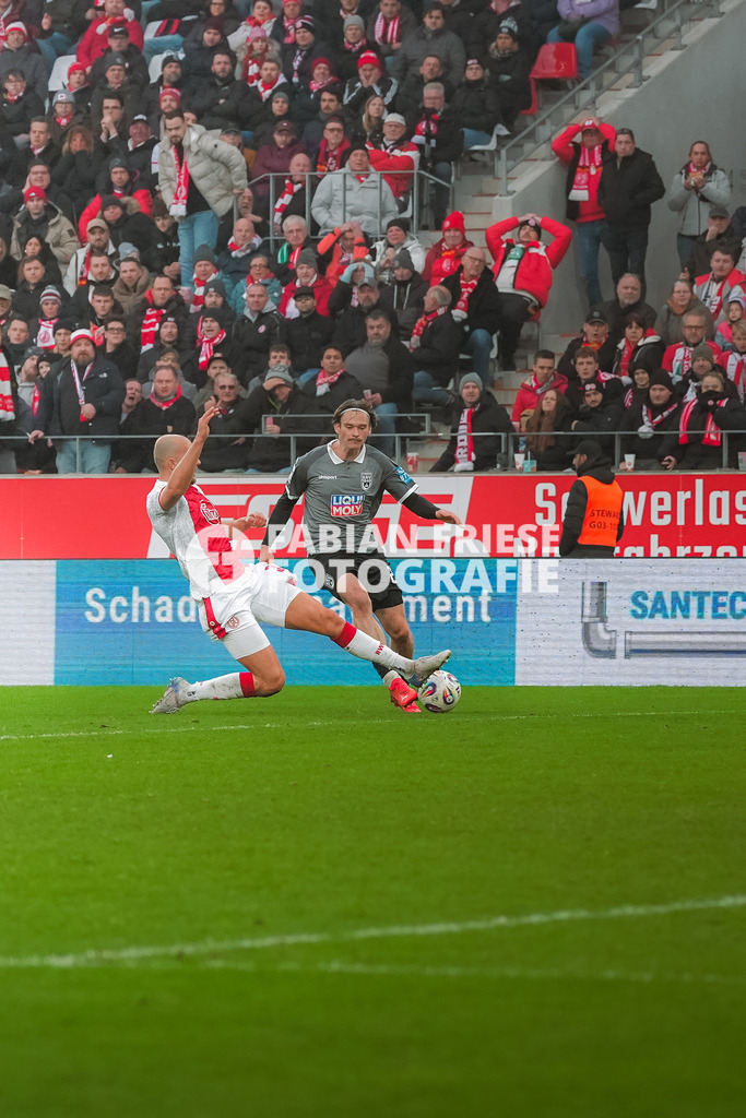 GER Rot-Weiss Essen vs. SSV Ulm, Fussball, 3. Liga, Spieltag 19, Saison 2025/2026, 20.12.2025 | GER Rot-Weiss Essen vs. SSV Ulm, Fussball, 3. Liga, Spieltag 19, Saison 2025/2026, 20.12.2025Foto: Fabian Friese - Realisiert mit Pictrs.com