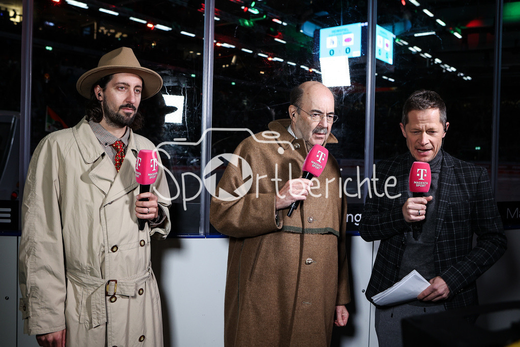 Augsburger Panther - Nürnberg ICE Tigers | v. l. Patrick EHELECHNER / Fritz von Thurn und Taxis / Sascha BANDERMANN beim DEL Retro Spiel zwischen Augsburg und Nürnberg