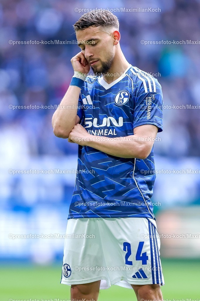 S0419042601035 | 19.04.2026, Fußball, FC Schalke 04 - SC Preußen Münster, 30. Spieltag, 2. Fußball Bundesliga, Veltins-Arena Gelsenkirchen, Saison 2025 2026: Torjubel nach dem Tor zum 3:0 durch Torschütze Adil Aouchiche&nbsp;(Schalke04 #24)    DFB regulations prohibit any use of photographs as image sequences and or quasi-video.