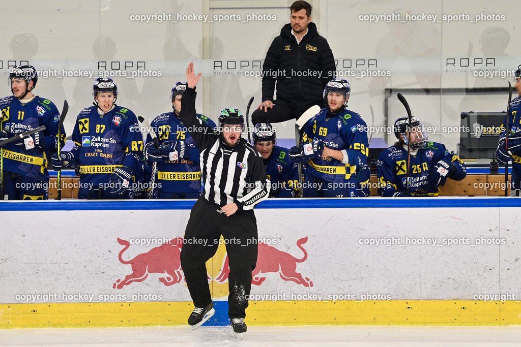 RED BULL HOCKEY JUNIORS vs. EK DIE ZELLER EISBÄREN | Spielerbank EK DIE ZELLER EISBÄREN, Headcoach EK DIE ZELLER EISBÄREN RODMAN Marcel, , ZACHERL Patrick Referee, #11 Flick Josef EK DIE ZELLER EISBÄREN, #87 Piuk Tobias EK DIE ZELLER EISBÄREN, #69 Widhalm Leon EK DIE ZELLER EISBÄREN, #25 Berger Hubert EK DIE ZELLER EISBÄREN, RED BULL HOCKEY JUNIORS vs. EK DIE ZELLER EISBÄREN, RED BULL HOCKEY JUNIORS vs. EK DIE ZELLER EISBÄREN am 14.01.2025 in Salzburg (Eisarena Salzburg), Austria, (Photo by Bernd Stefan)