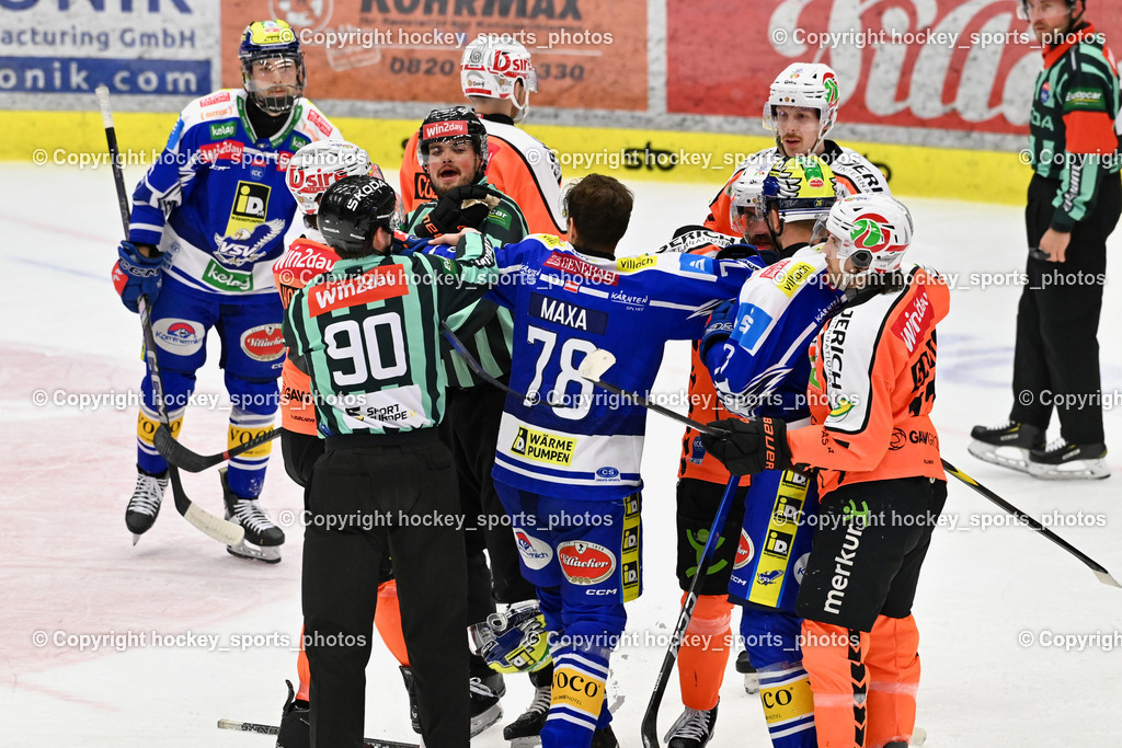 EC IDM WÄRMEPUMPEN VSV vs. MOSER MEDICAL GRAZ99ERS | #17 Manuel Ganahl Graz 99ers, #78 Felix Maxa EC VSV, PUFF WOLFGANG Referee, ZACHERL PATRICK Referee, #14 Johannes Tschurnig EC VSV, EC IDM WÄRMEPUMPEN VSV vs. MOSER MEDICAL GRAZ99ERS, EC IDM WÄRMEPUMPEN VSV vs. MOSER MEDICAL GRAZ99ERS am 12.03.2026 in Villach (Stadthalle Villach), Austria, (Photo by Bernd Stefan)