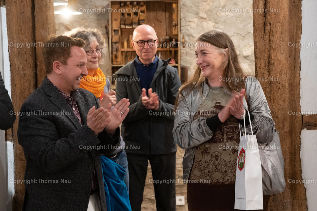DSC_5555 | Finissage Ausstellung "Rosa Loy, guest Rose Wylie - Doubletten" - Museum Bensheim, Museumsleiter Dr. Jan Christoph Breitwieser (links)und Rosa Loy (rechts)
,, Bild: Thomas Neu