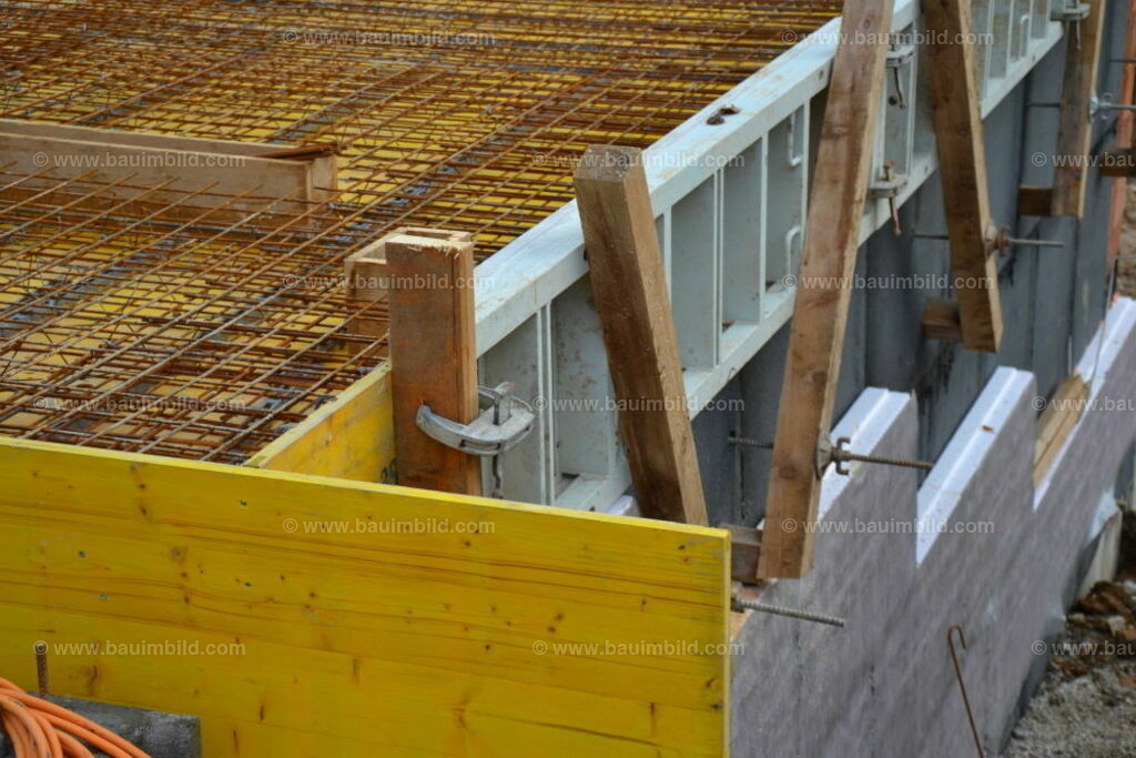 bib-lg04-betonarbeiten-0297 | Nach LV-Leistungsgruppen sortierte Detailfotos über den Bau eines Hauses. Alle Hausbau-Bilder direkt vom Urheber und Autor der Website Haus-Selber-Bauen.com