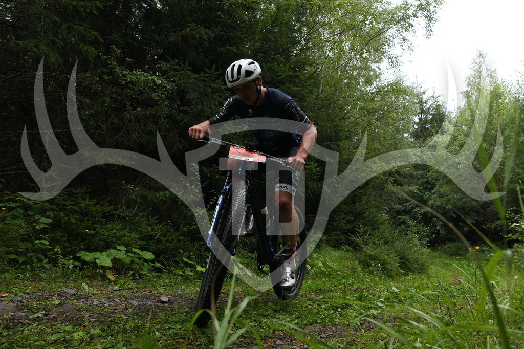 A6703502 | Fotogalerie der Treibjagd im Dunkelwald - Dein MTB Etappenrennen im Erzgebirge - Realisiert mit Pictrs.com