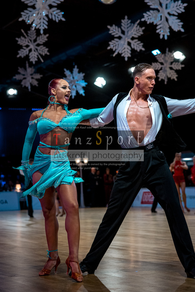 20251213_Baltic-GP_2239-2 | Tanzsportbilder, Standardtanz, Lateintanz, WDSF, DTV, LTVB, dancecomp, goc, hessen tanzt, blaues band der spree, walzer, tango, wiener walzer, slowfox, quickstepp, samba, rumba, cha-cha-cha, paso doble. jive, hd-kroft photography, turniertanzsport