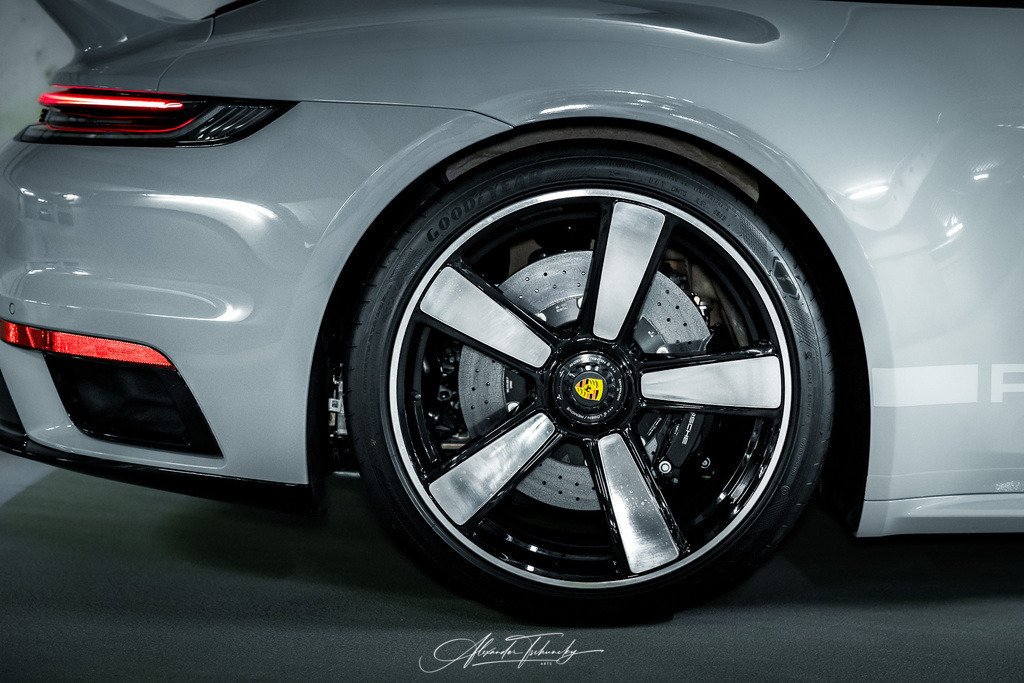 R6PZ3547 _Alexander Tschuncky | Entdecken Sie die faszinierende Welt von Alexander Tschuncky Arts: Kreative Fotografie, atemberaubende Automobilkunst und hochwertiger Bilderdruck. Lassen Sie sich inspirieren! - Realisiert mit Pictrs.com