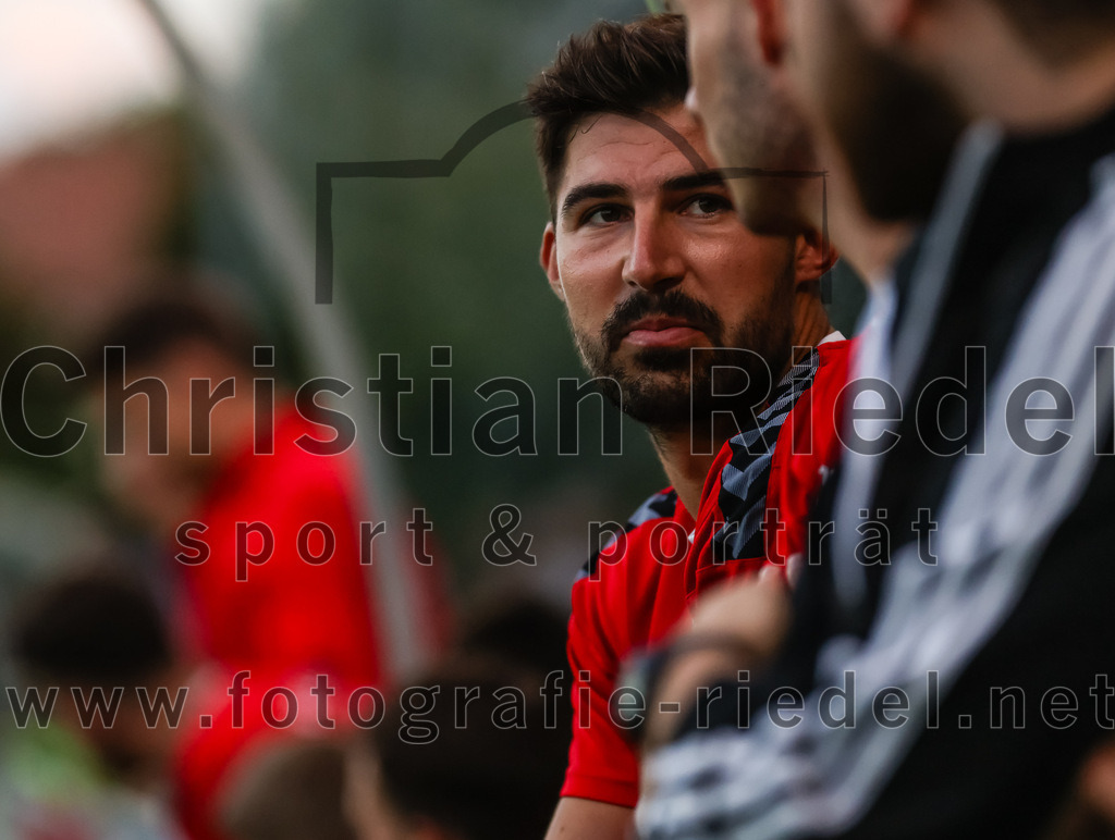 2023-09-01_041_FC_Schwaig_gegen_TSV_Gruenwald | Oberding, Deutschland, 01.09.2023:
Fußball, Landesliga Südost 2023 / 2024, 9. Spieltag, FC Schwaig gegen TSV Grünwald, Endergebnis: 3:1

Johannes Empl (FC Schwaig, #14)

Foto: Christian Riedel / fotografie-riedel.net