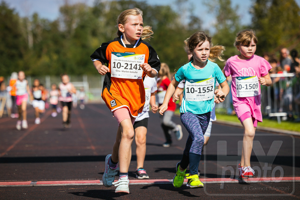 16. Hoywoj-CityLauf im Sportforum Hoyerswerda - 16.09.2023 | 1km VBH-Grundschul-Lauf 2. Klassen - Realisiert mit Pictrs.com