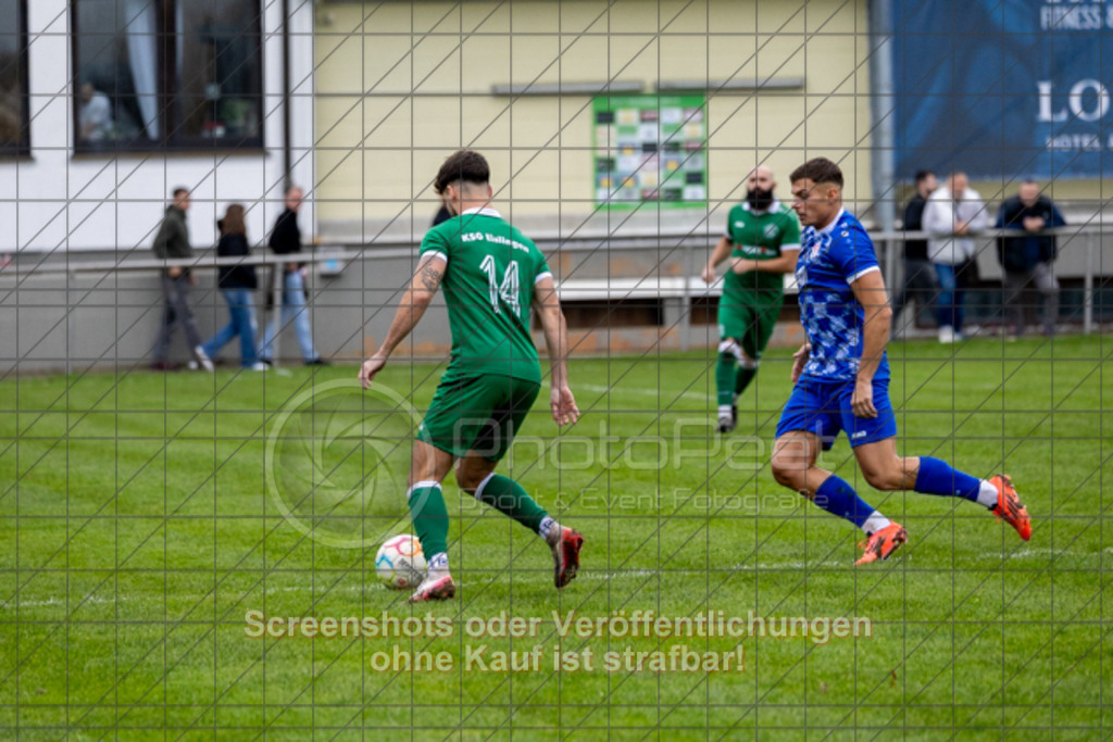 20251116_143218_0124 | #,KSG Eislingen (grün) vs. Croatia 2012 Geislingen (blau), Fussball, Kreisliga A3 - Bezirk Neckar/Fils, 13. Spieltag, Saison 2025/2026, Rasensportplatz KSG, Albstraße 69, 73054 Eislingen, 16.11.2025 - 14:30 Uhr,Foto: PhotoPeet-Sportfotografie/Peter Harich