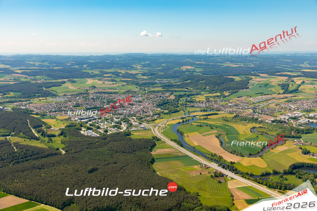 Das Luftbild zeigt :  Roding - Die Luftaufnahme wurde 2024 vom UL-Flugzeug aus erstellt ( keine Drohne ) - Hochauflösende Luftaufnahme - Für grossformatige Ausdrucke geeignet. Die Geschenkidee !Mit Lizenz und Bildrechte bestellbar