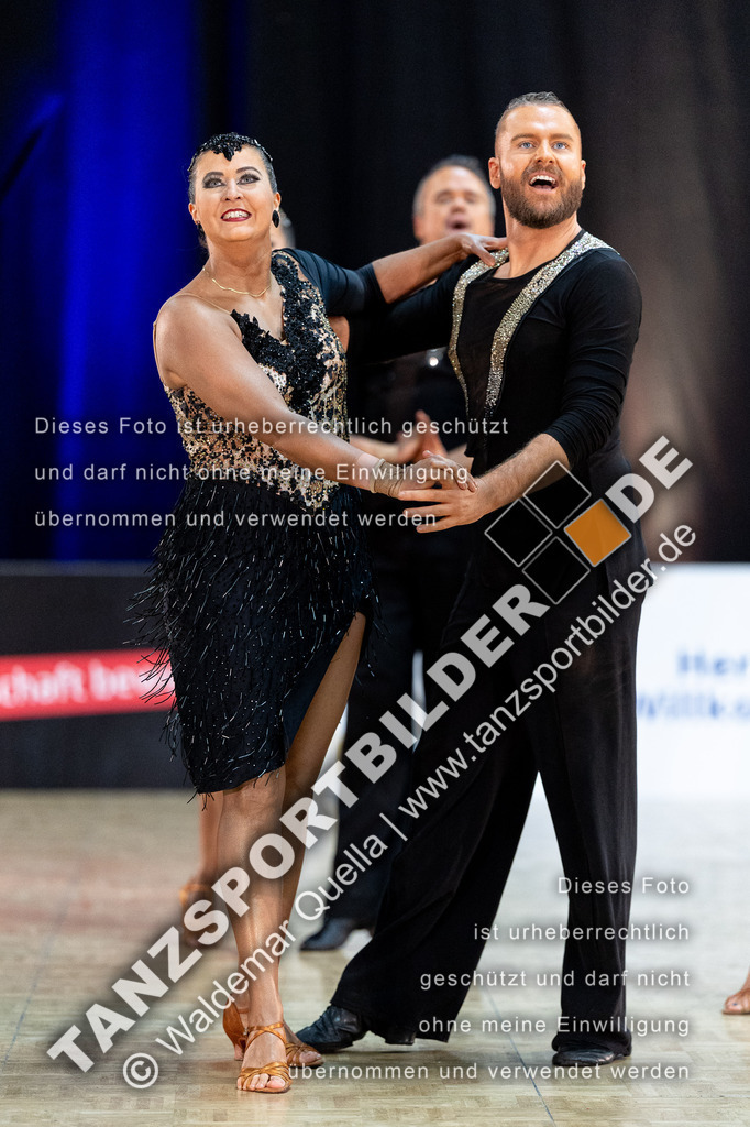 20240120-01357 | Hier finden Sie Tanz Bilder vom Latein und Standard Formationen tanzen. Sportbilder vom Tanzsport. Schöne Fotos und von Weltmeisterschaft, Europameisterschaft, Bundesliga, Regionalliga, Oberliga und Landesliga sowie von GOC Stuttgart, DanceComp, WM Bremen