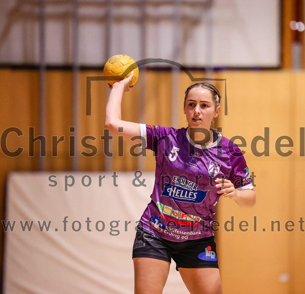 2024-11-24_092_SpVgg_Altenerding_gegen_HC_Donau-Paar_II | Erding, Deutschland, 24.11.2024:Handball, Bezirksoberliga Frauen Altbayern 2024 / 2024, 6. Spieltag, SpVgg Altenerding gegen HC Donau/Paar II, Endergebnis: 24:24Lena Prem (SpVgg Altenerding, #5)Foto: Christian Riedel / fotografie-riedel.net