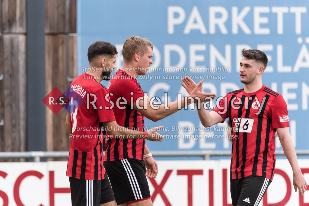 Fußball, Saison 2022/23, Oberliga Hamburg, TSV Sasel - WTSV Concordia, Alfred Mager Stadion (Hamburg), 23.04.2023, 36. Spieltag | Arbes Tahirsylaj (#18, Concordia), Gerit Lars Wintermeyer (#15, Concordia, Torschütze), Leon Mundhenk (#8, Concordia)
