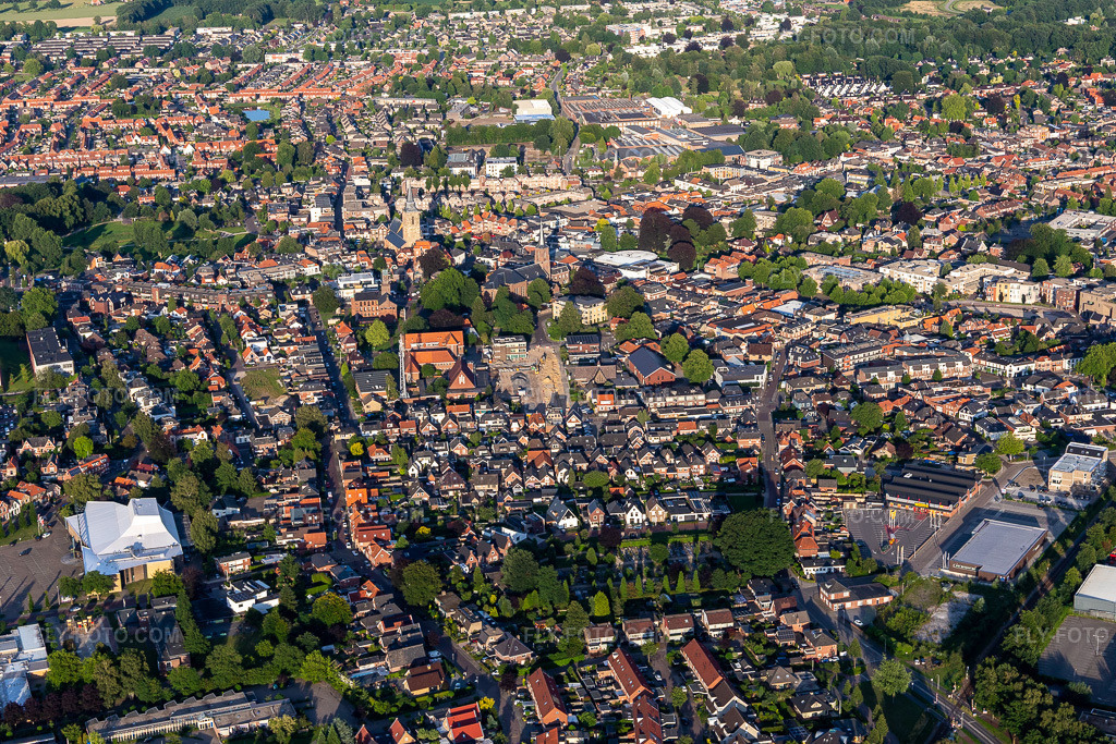 Aerial view: View of the town in Winterswijk in the state Gelderland, Netherlands. – Photo: IMG_007992.jpg taken on 07/12/2020 by Werner Riehm/FLY-FOTO.com – Resolution of the original: 5472 x 3648 px
