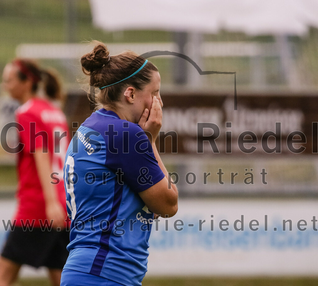 2023-10-07_098_FC_Langengeisling_gegen_MTV_Diessen_Ammersee | Erding, Deutschland, 07.10.2023:
Fußball, Bezirksoberliga 2023 / 2024, 6. Spieltag, FC Langengeisling gegen MTV Diessen/Ammersee, Endergebnis: 0:3

Carina Sedlmeier (FC Langengeisling, #19)

Foto: Christian Riedel / fotografie-riedel.net