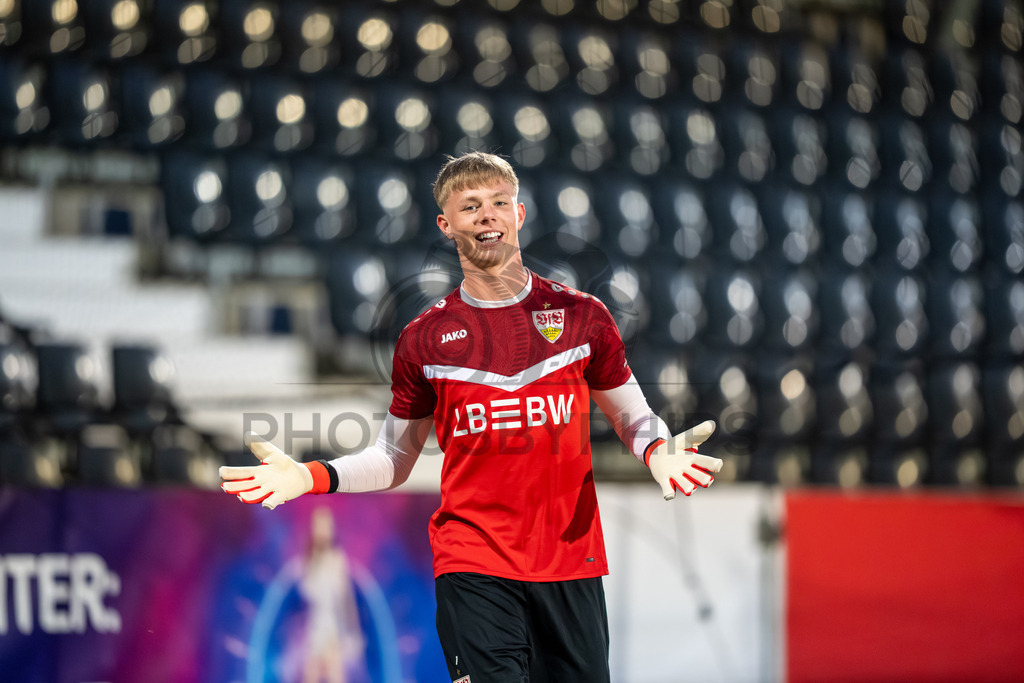 VfB Stuttgart II vs. FC Energie Cottbus, Fussball, 3.Liga, 27. Spieltag, Saison 2025/2026, 03.03.2026 | Florian Pascal Hellstern (VfB Stuttgart II, #01),VfB Stuttgart II vs. FC Energie Cottbus, Fussball, 3.Liga, 27. Spieltag, Saison 2025/2026, 03.03.2026Foto: photosbyphips/Philip Ziegler