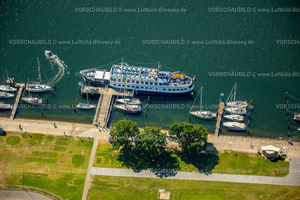Luebeck15070315Travemuende | Mole Travemünde mit Segelbooten und Ausflugsboot, Travemünde,  Lübeck, Lübecker Bucht, Hansestadt, Schleswig-Holstein, Deutschland