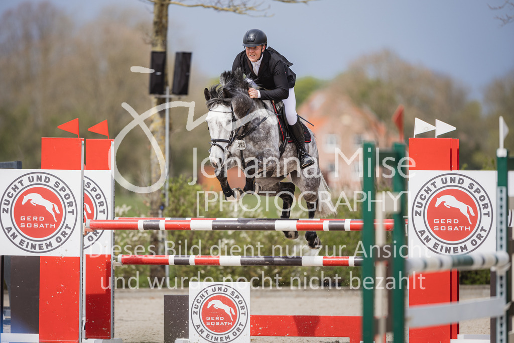 230426_HofSosath_M1-Spr-914 | Deine schönsten Turniermomente als professionelle Fotos! Entdecke hochwertige Pferdesport-Fotografie im Online-Shop. Jetzt Fotos finden & bestellen!