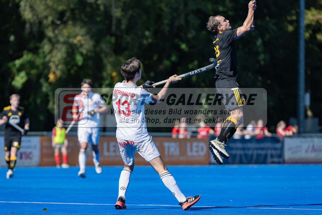 HK_20231001_104936 | 1.Bundesliga Herren Crefelder HTC - Harvestehuder THC am 1.10.2023 CHTC, Krefeld , Laurens Bernmhard ( Crefelder HTC #13 ) , Spooner Nicholas ( Harvestehuder THC #23 )