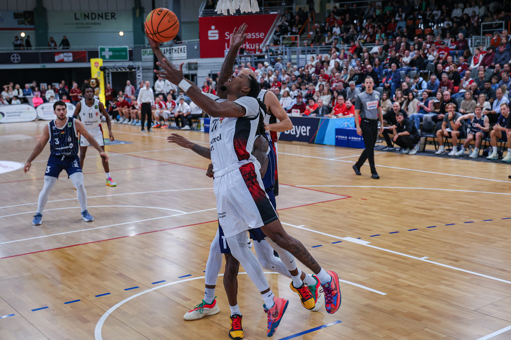 BAYER GIANTS vs VfL Sparkassenstars Bochum-44 | Fotos von Basketballspielen aus dem Raum NRW fotografiert von Gero Mueller-Laschet und Daniel Schaefer - Realisiert mit Pictrs.com