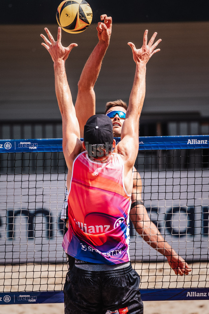 Beachvolleyball | Männer | Allianz German Beach Tour 2025 | Tourstop Hamburg | 29.05.2025 | hinten Jannis Hopt gegen vorne Tristan Fröbel