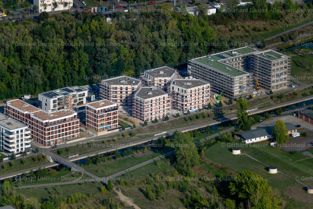 4040195 | LEIPZIG 14.09.2020 Baustelle zum Neubau einer Mehrfamilienhaus- Wohnanlage der Projekte "HAFEN EINS Leipzig" und "Lindenauer Docks Leipzig" am Lindenauer Hafen an der Hafenstraße im Ortsteil Schönau in Leipzig im Bundesland Sachsen, Deutschland. Weiterführende Informationen bei: Köster GmbH,  Otto Heil Hoch- Tief- Ingenieurbau u. Umwelttechnik GmbH &amp; Co KG,  Sassenscheidt GmbH &amp; Co. KG,  THAMM &amp; PARTNER GmbH,  Townscape One Development GmbH &amp; Co. KG,  W&amp;V Architekten GmbH,  Wentzel Dr. GmbH. // Construction site to build a new multi-family residential complex "HAFEN EINS Leipzig" and "Lido Leipzig" on Lindenauer Hafen on Hafenstrasse in the district Schoenau in Leipzig in the state Saxony, Germany. Further information at: Koester GmbH,  Otto Heil Hoch- Tief- Ingenieurbau u. Umwelttechnik GmbH &amp; Co KG,  Sassenscheidt GmbH &amp; Co. KG,  THAMM &amp; PARTNER GmbH,  Townscape One Development GmbH &amp; Co. KG,  W&amp;V Architekten GmbH,  Wentzel Dr. GmbH. Foto: Gerhard Launer