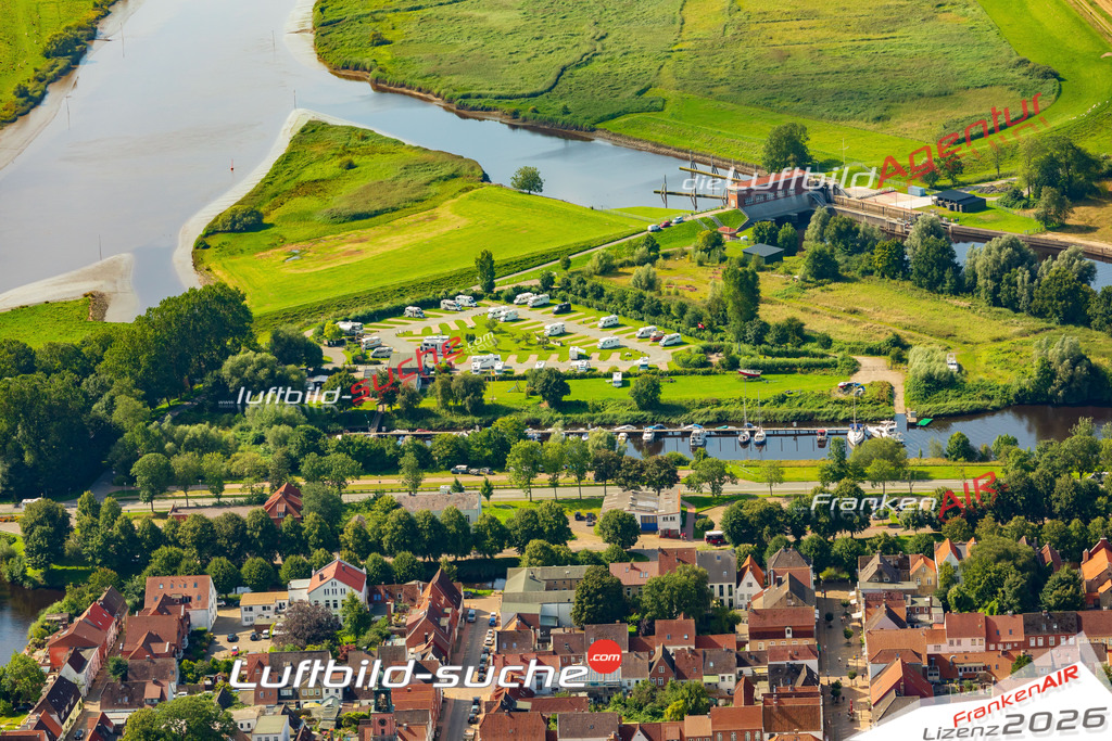 Luftaufnahme der Stadt Friedrichstadt - Die Luftaufnahme wurde 2025 vom UL-Flugzeug heraus erstellt ( keine Drohne ) - Hochauflösende Luftaufnahme - für professionelle Ausdrucke geeignet. Die Geschenkidee !Hier alle&nbsp;Infos zur Lizenzierung der LuftaufnahmeWir fliegen auch dieses Jahr wieder in Ihre Region um Luftbilder zu erstellen.- Luftbild anfragen