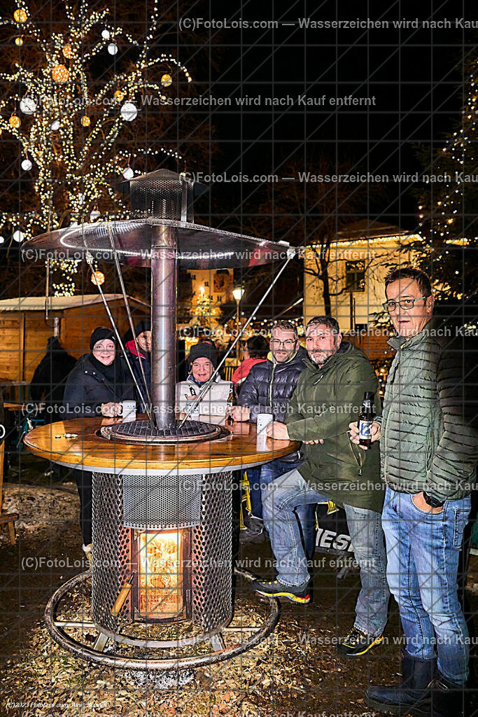ALP5421_WIESELBURGER ADVENT_Freiluft-Heizstehtisch | (C)FotoLois.com, Alois Spandl, WIESELBURGER ADVENT, Perchtenlauf, So 10. Dez. 2023.