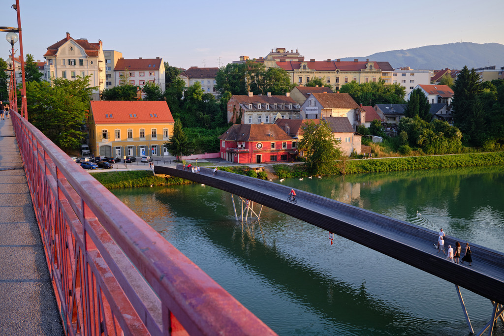 Stari Most über die Drau | Maribor, Slowenien - June 19, 2025: Stari Most über die Drau. - Realisiert mit Pictrs.com