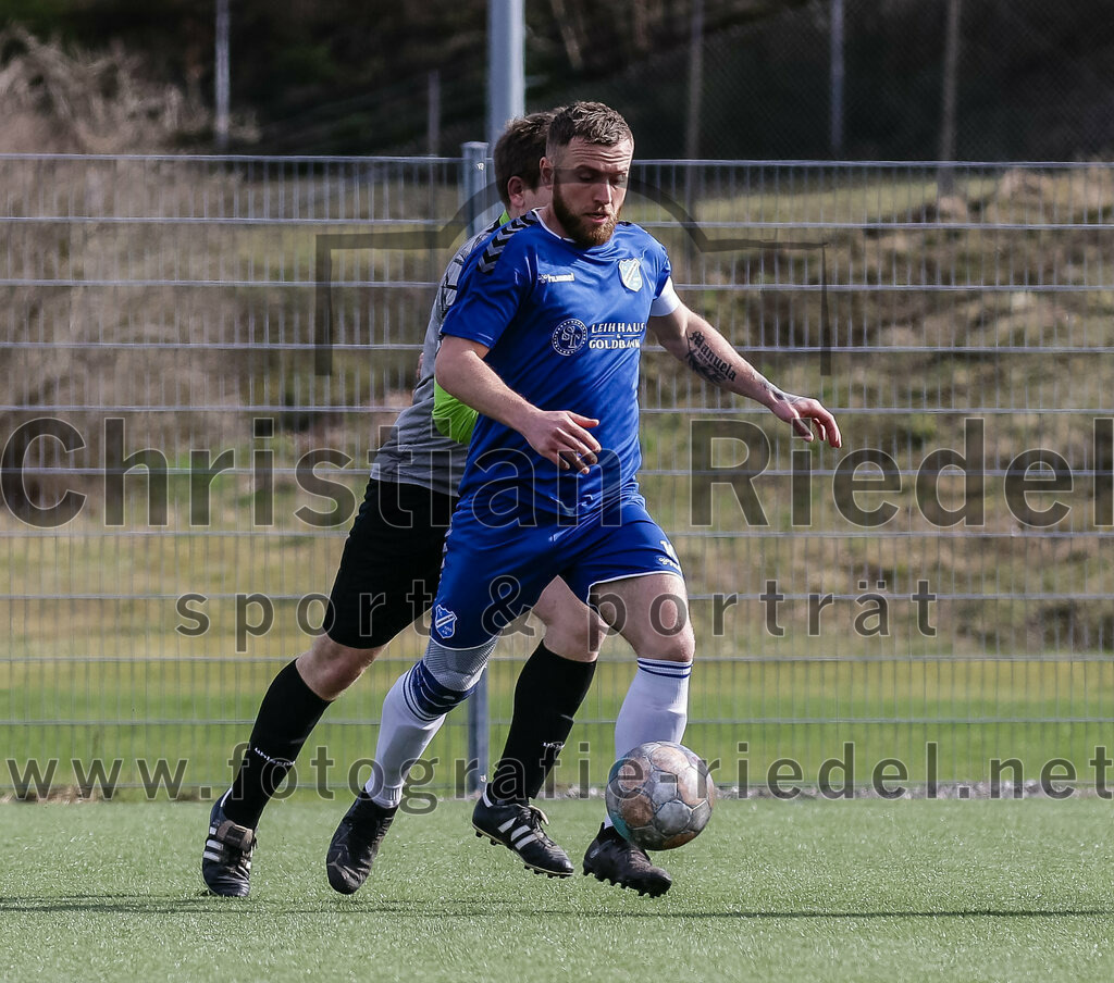 2024-02-24_038_FC_Langengeisling_II_gegen_SG_Reichenkirchen | Erding, Deutschland, 24.02.2024:
Fußball, Kreisklasse 2023 / 2024, Testspiel, FC Langengeisling II gegen SG Reichenkirchen, Endergebnis: 7:1

Andreas Pfanzelt (SG Reichenkirchen, #6), Rajiv Walpitagamage (FC Langengeisling, #11)

Foto: Christian Riedel / fotografie-riedel.net