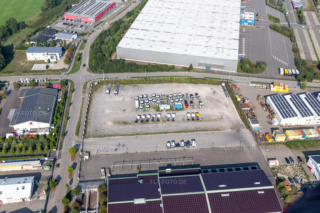 Luftbild: Parkplatz der ehemaligen Disco A65 im Gewerbegebiet Horst im Ortsteil Minderslachen in Kandel im Bundesland Rheinland-Pfalz in Deutschland. Foto: IMG_117324.jpg vom 25.08.2019 durch Werner Riehm/FLY-FOTO.de