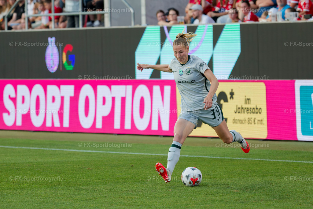 Supercup-Frauen-Bayern-Muenchen-vs-VfL-Wolfsburg 031 | Sportfotos und Eventgalerien von FX-Sportfotografie. Bilder von Fußball, Vereinsveranstaltungen und Events direkt ansehen und als Download bestellen. - Realisiert mit Pictrs.com